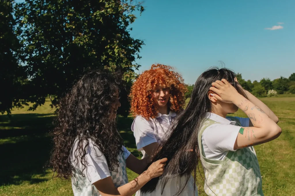 ces femmes aux cheveux texturés comparent leurs textures capillaires